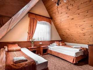 Отели типа «постель и завтрак» Villa Magnat Бялка-Татшаньска Трехместный номер-6